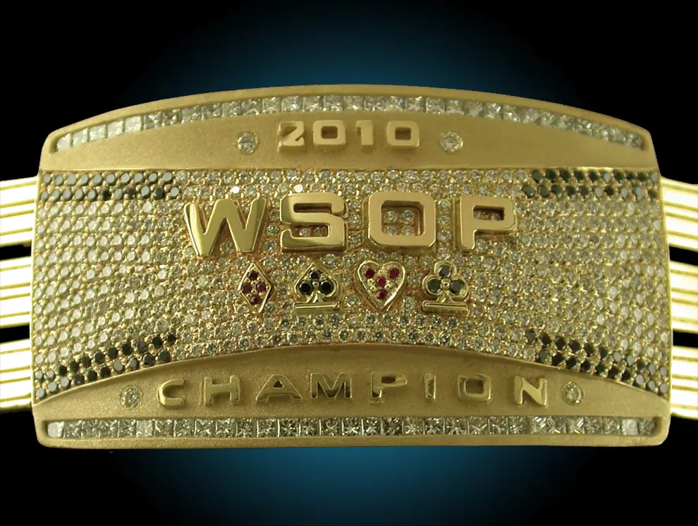Goldenes World Series of Poker (WSOP) Armband mit Diamanten und der Aufschrift Champion 2010.