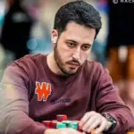Adrián Mateos avanza firme en el exclusivo 100.000 $ High Roller de las WSOP 2026