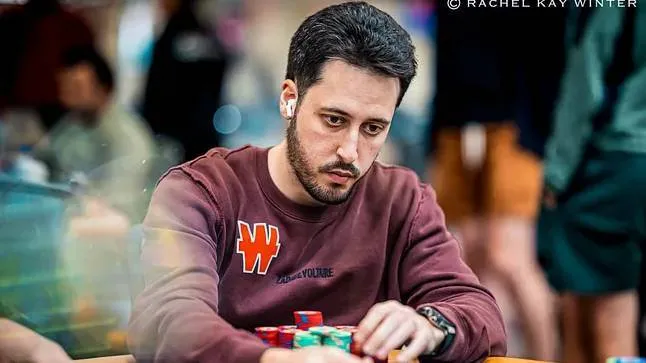 Adrián Mateos avanza firme en el exclusivo 100.000 $ High Roller de las WSOP 2026