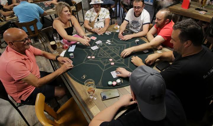 Des joueurs d'Epfig lancent leur propre club de poker associatif