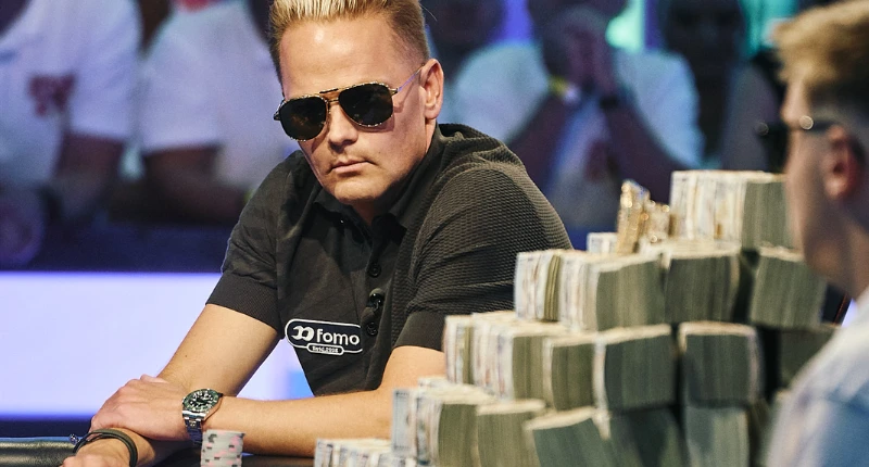 Lauri Saaskilahti vid finalbordet i WSOP Main Event 2026 i Las Vegas.