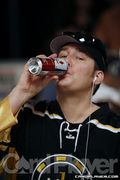 Phil Hellmuth drinks to success at Premier League Poker Phil Hellmuth drinks to success at Premier League Poker