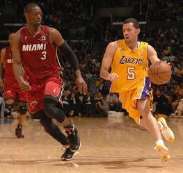 Jordan Farmar drives to the basket.