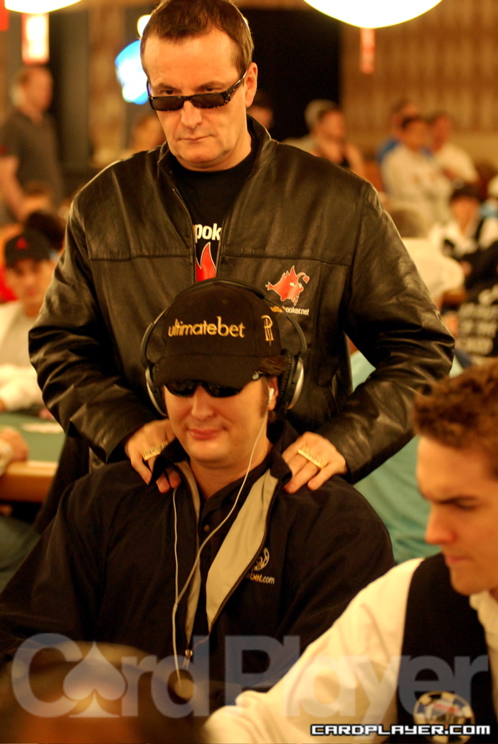 Dave Ulliott Gives Phil Hellmuth a Massage