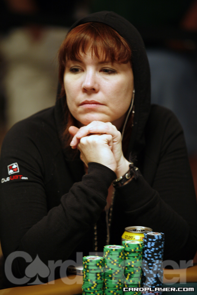 1747748443_original_AnnieDUke_WSOP_EV44_Day1.jpg