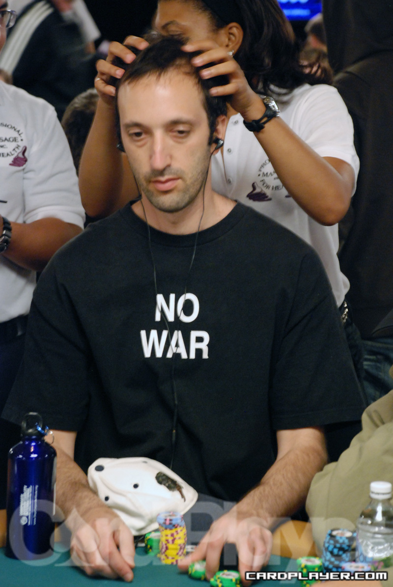 1747749337_original_BillGazes_WSOP_EV8_Day1.jpg