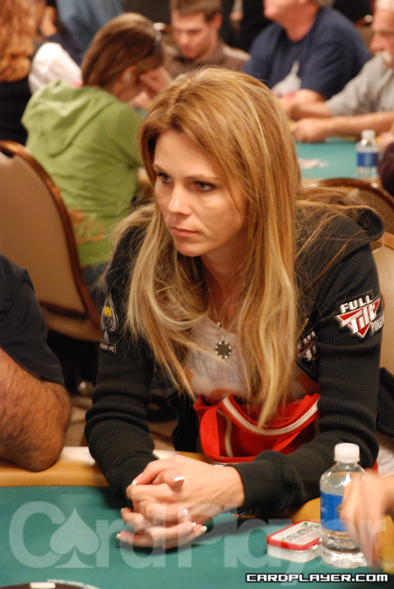1747750550_original_ClonieGowen_WSOP_EV43_Day1.jpg