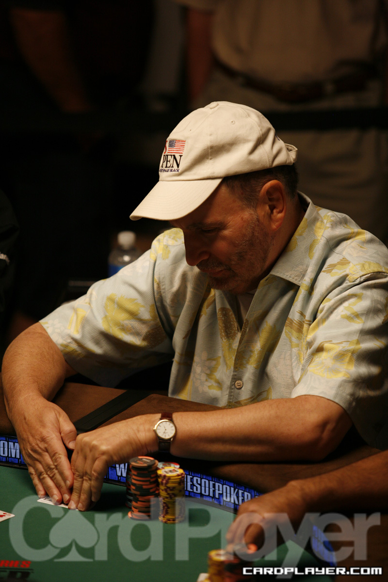 1747751303_original_GabeKaplan_WSOP_EV39_Day4.jpg