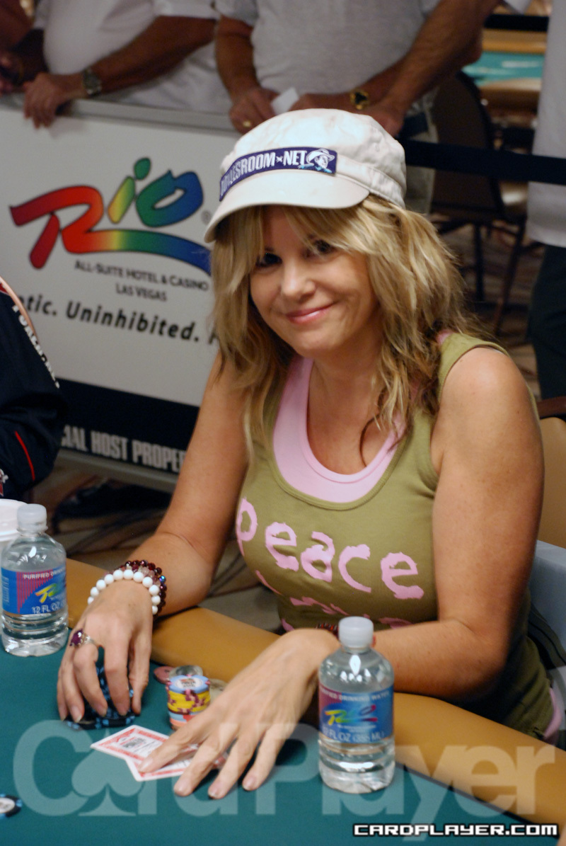 1747751460_original_CyndyViolette_WSOP_EV39_Day1.jpg