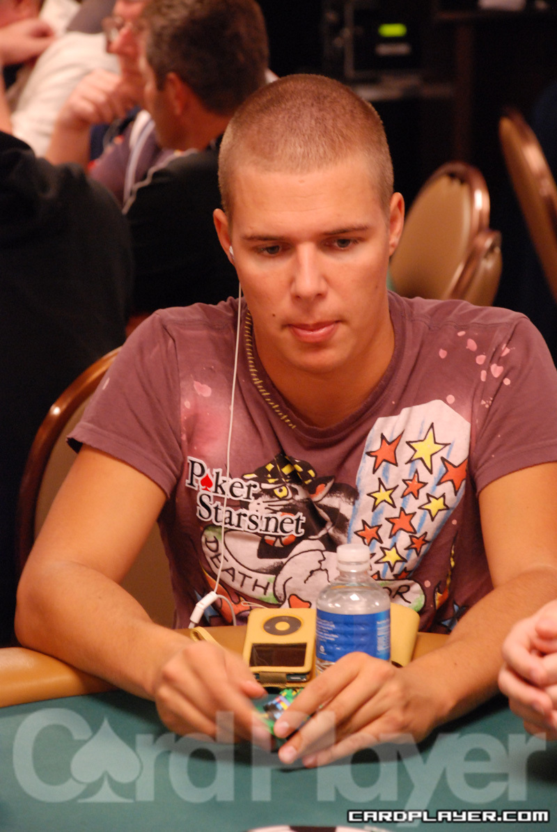 1747752320_original_NoahBoeken_WSOP_EV43_Day1.jpg
