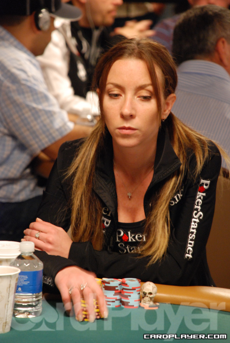 1747752560_original_IsabelleMercier_WSOP_EV39_Day3.jpg