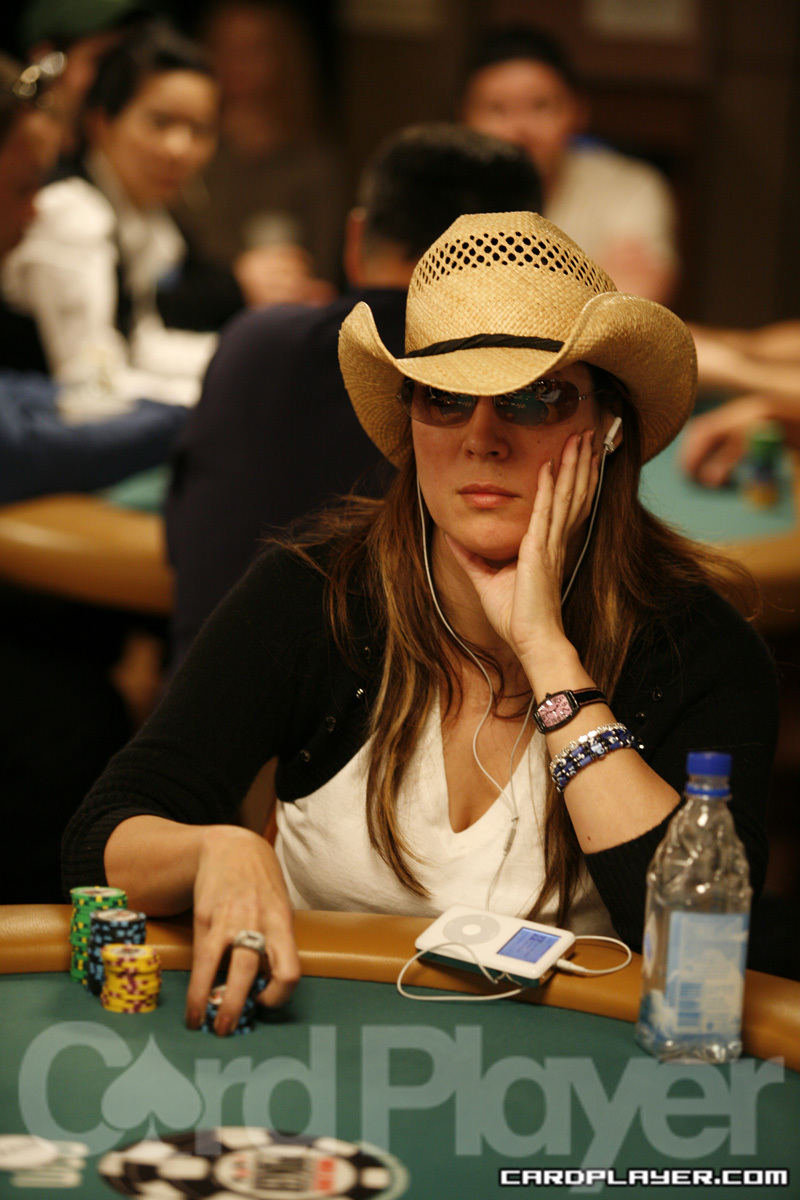 1747753411_original_JenniferTilly_WSOP_EV45_Day1.jpg