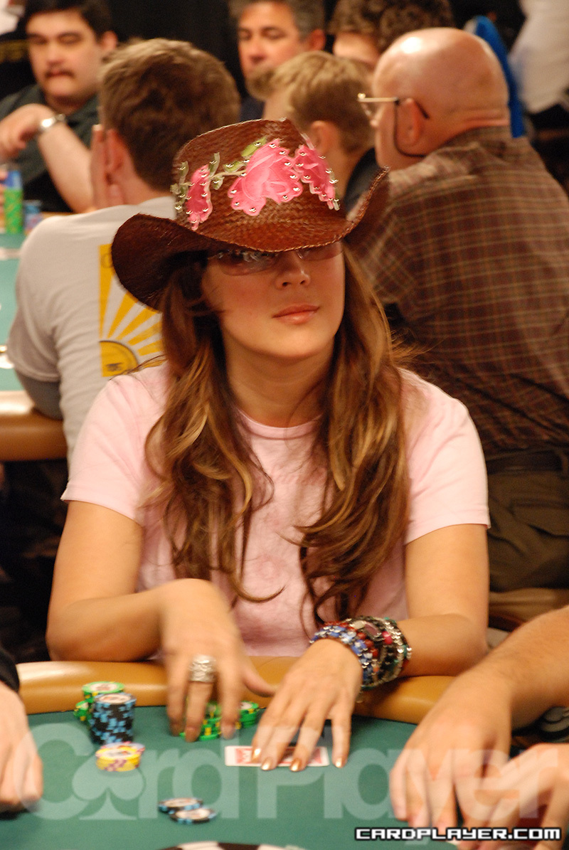 1747753425_original_JenniferTilly_WSOP_EV37_Day1.jpg