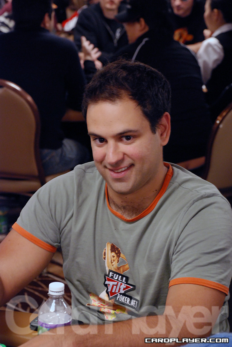 1747754187_original_RolandDeWolfe_WSOP_EV13_Day1.jpg