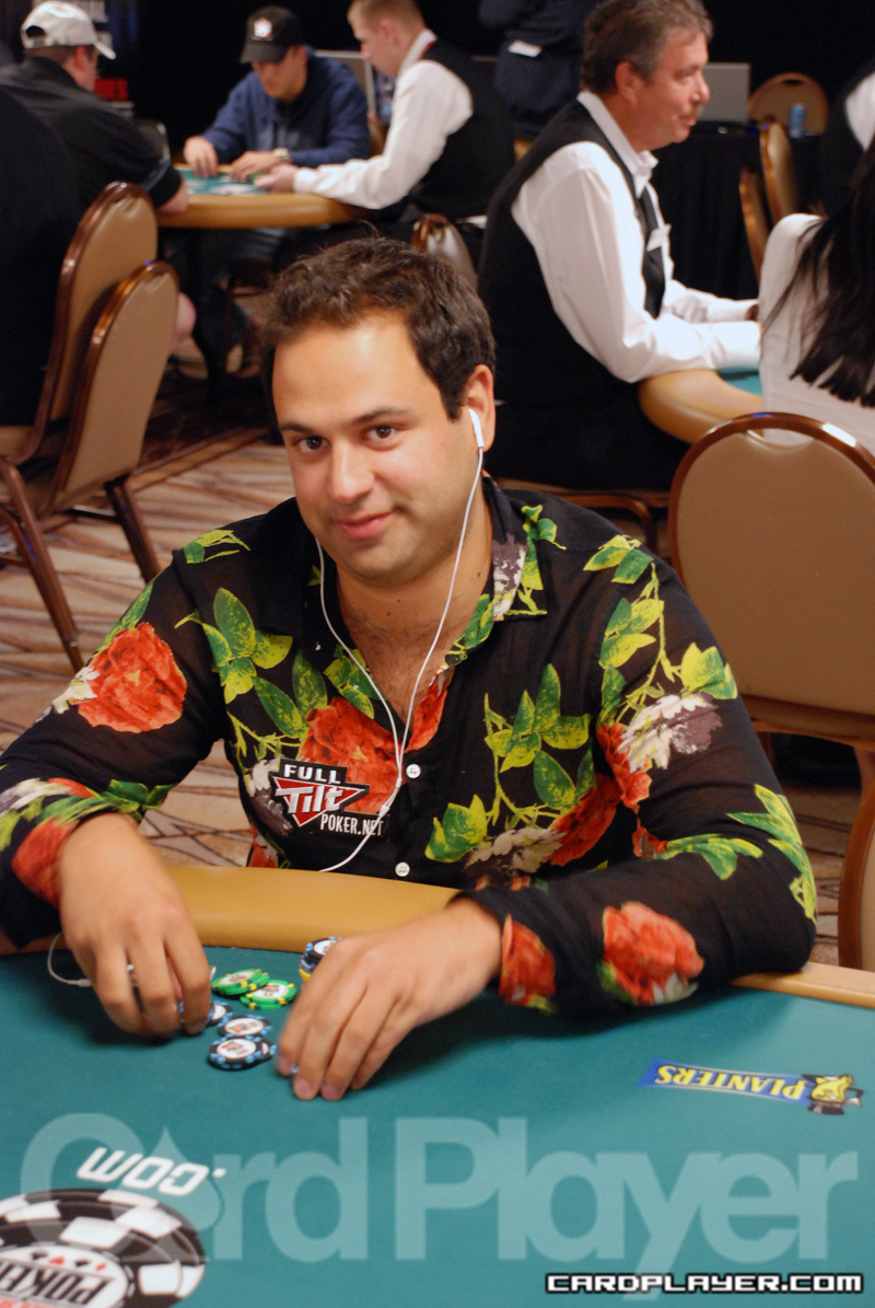 1747754189_original_RolandDeWolfe_WSOP_EV31_Day1.jpg
