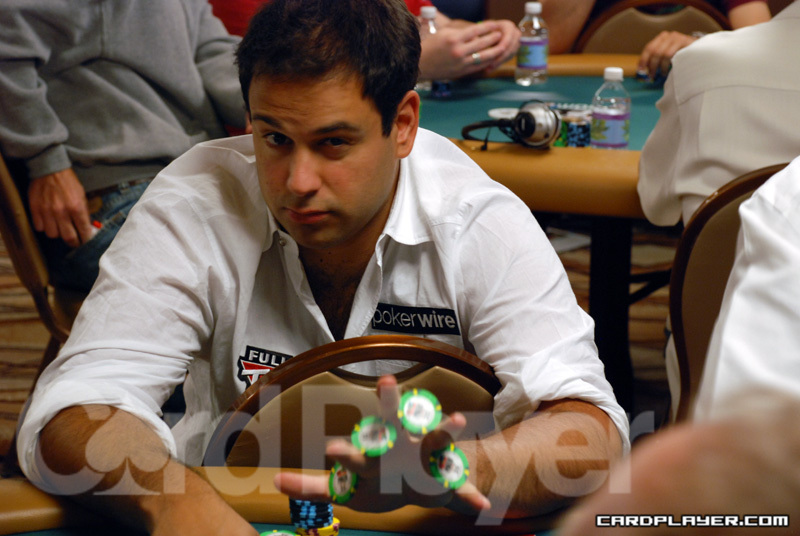 1747754199_original_RolandDeWolfe_WSOP_EV8_Day1.jpg