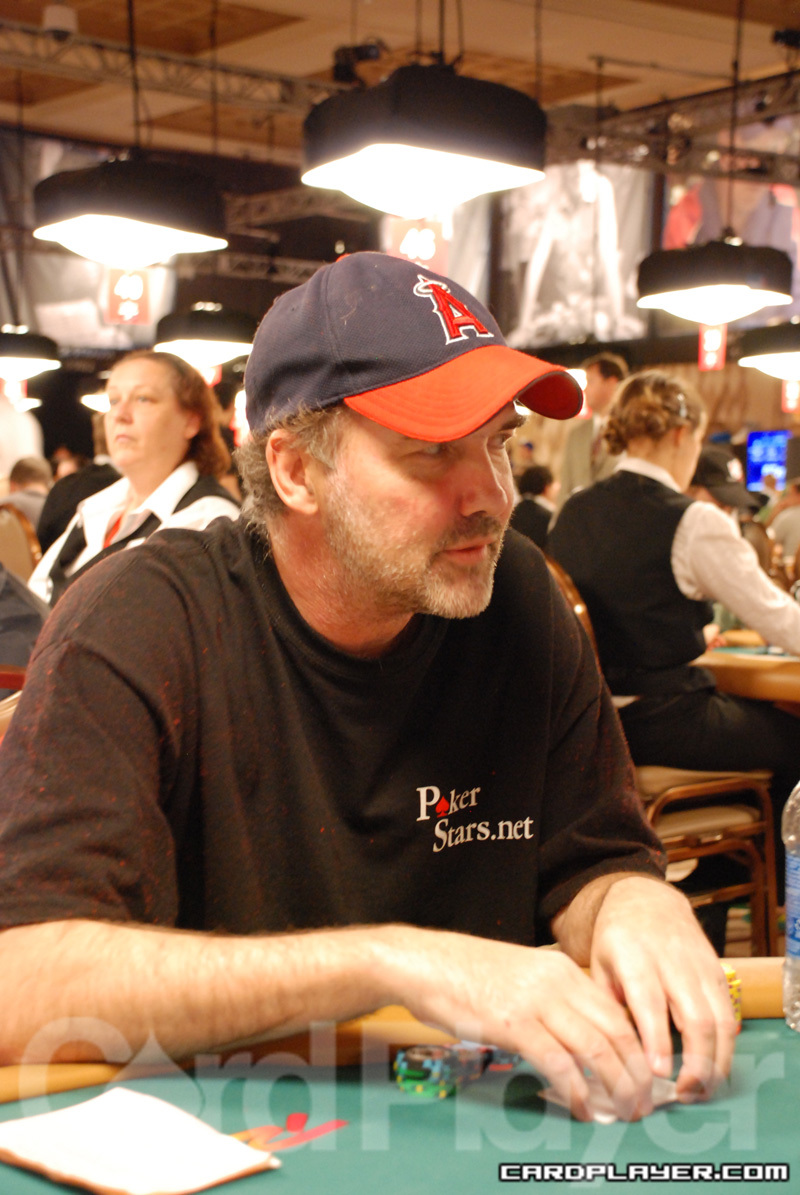 1747755239_original_NormMacdonald_WSOP_EV31_Day1.jpg