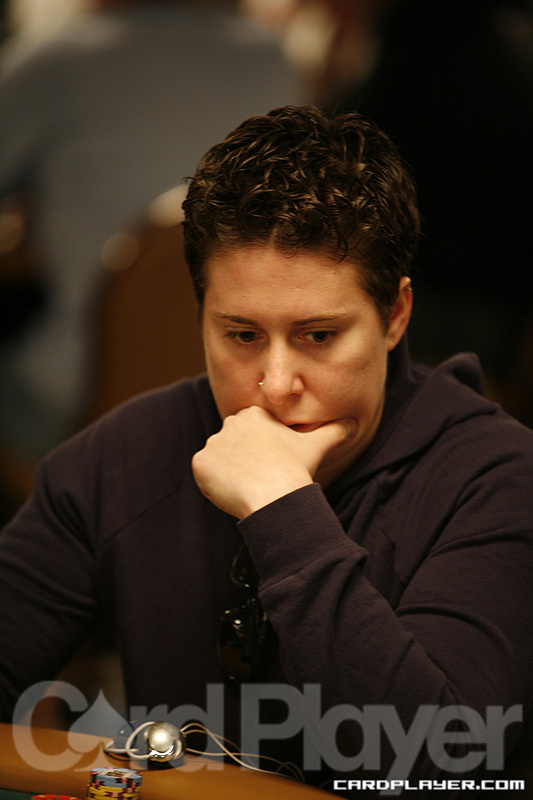 1747755820_original_VanessaSelbst_WSOP_EV50_Day1.jpg