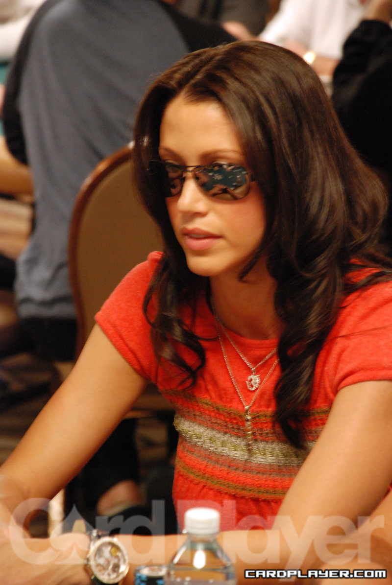 1747756137_original_ShannonElizabeth_WSOPEV4_day1.jpg