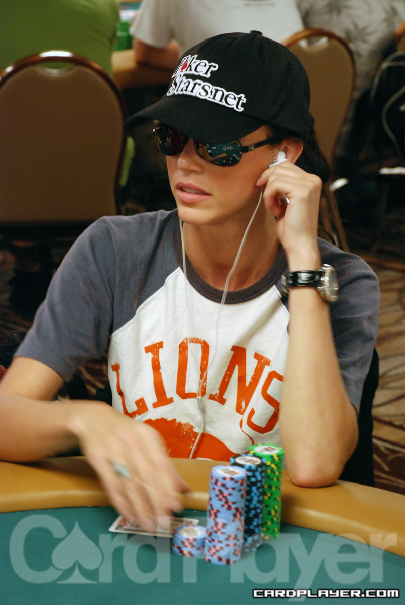 1747756143_original_ShannonElizabeth_WSOP_EV35_Day1.jpg