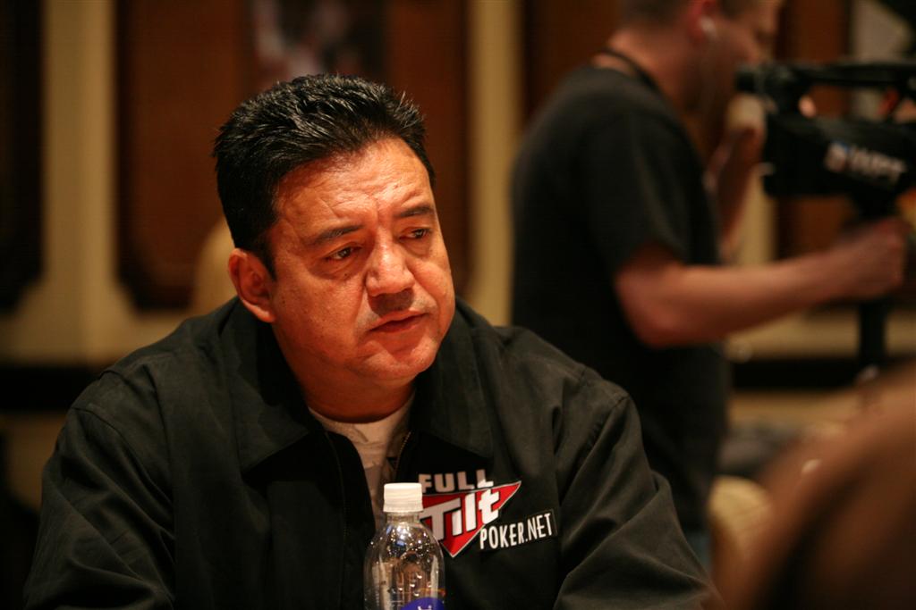 1747760647_original_LuisVelador2_Large_.JPG
