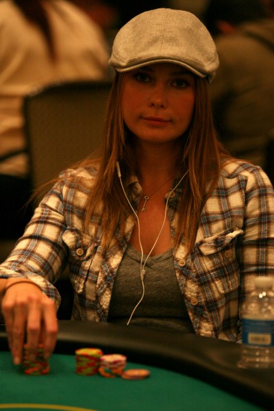 1747760847_original_Erica_Schoenberg_400x600.JPG