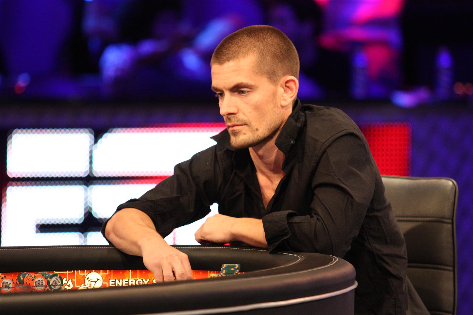 1747760978_original_Gus_Hansen_Large_.JPG