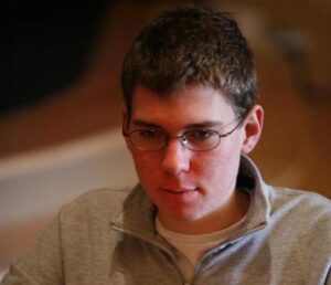 Luckychewy Signs with Full Tilt Poker