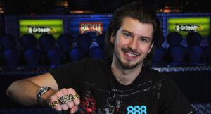 Darren Woods Wins $2,500 Six-Max LHE