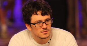 Bookie Makes Haxton Favourite Vs. Isildur In Poker Showdown