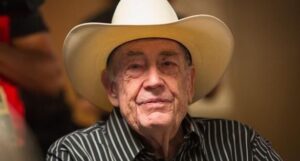 Main Event: Doyle Brunson Accumulates Big Stack