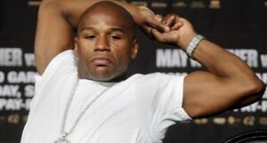 Waitress: Mayweather Tipped $0 On $25K Tab