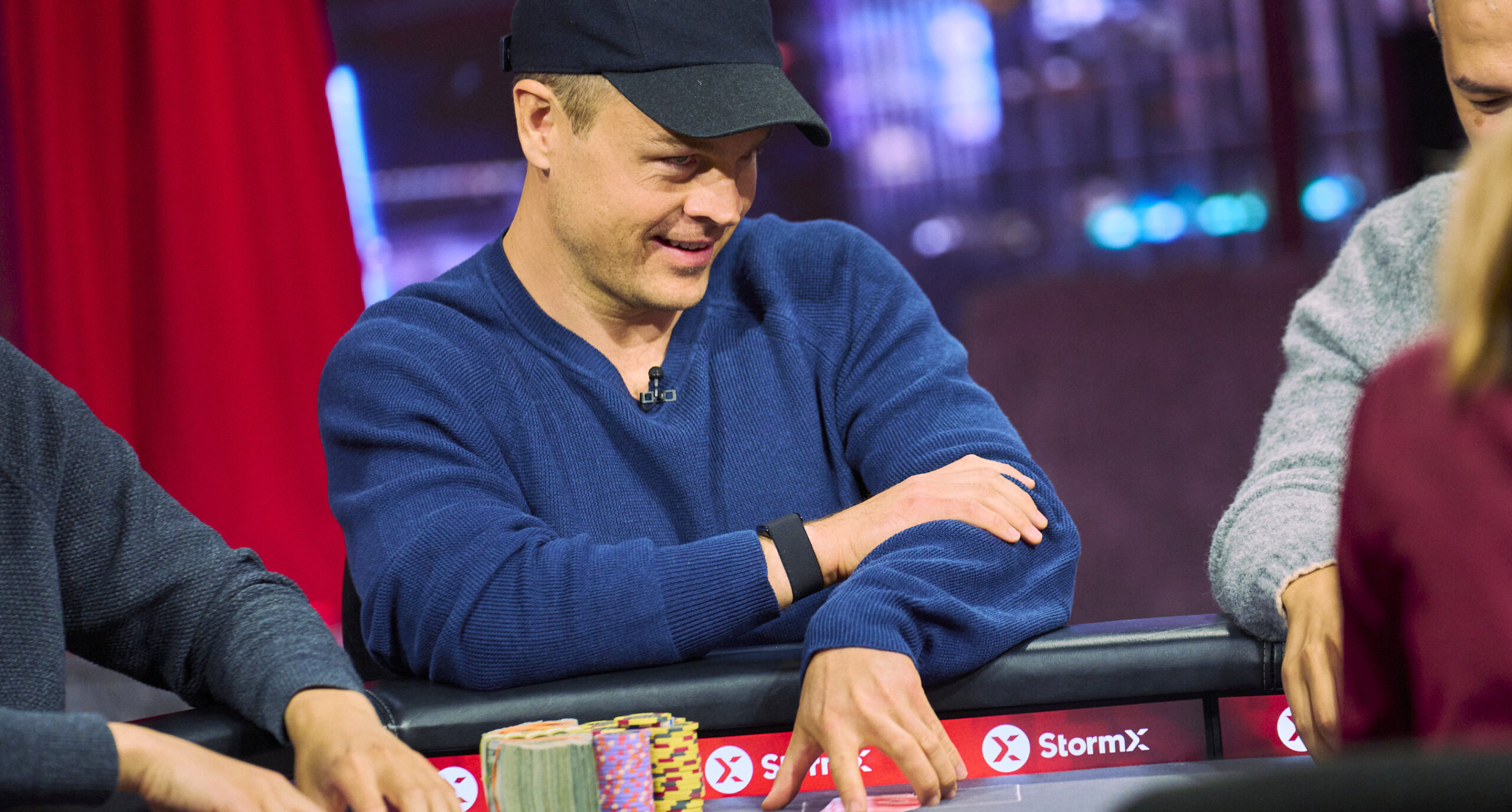 WATCH: Players Battle For $700K Pot On High Stakes Poker - Poker News