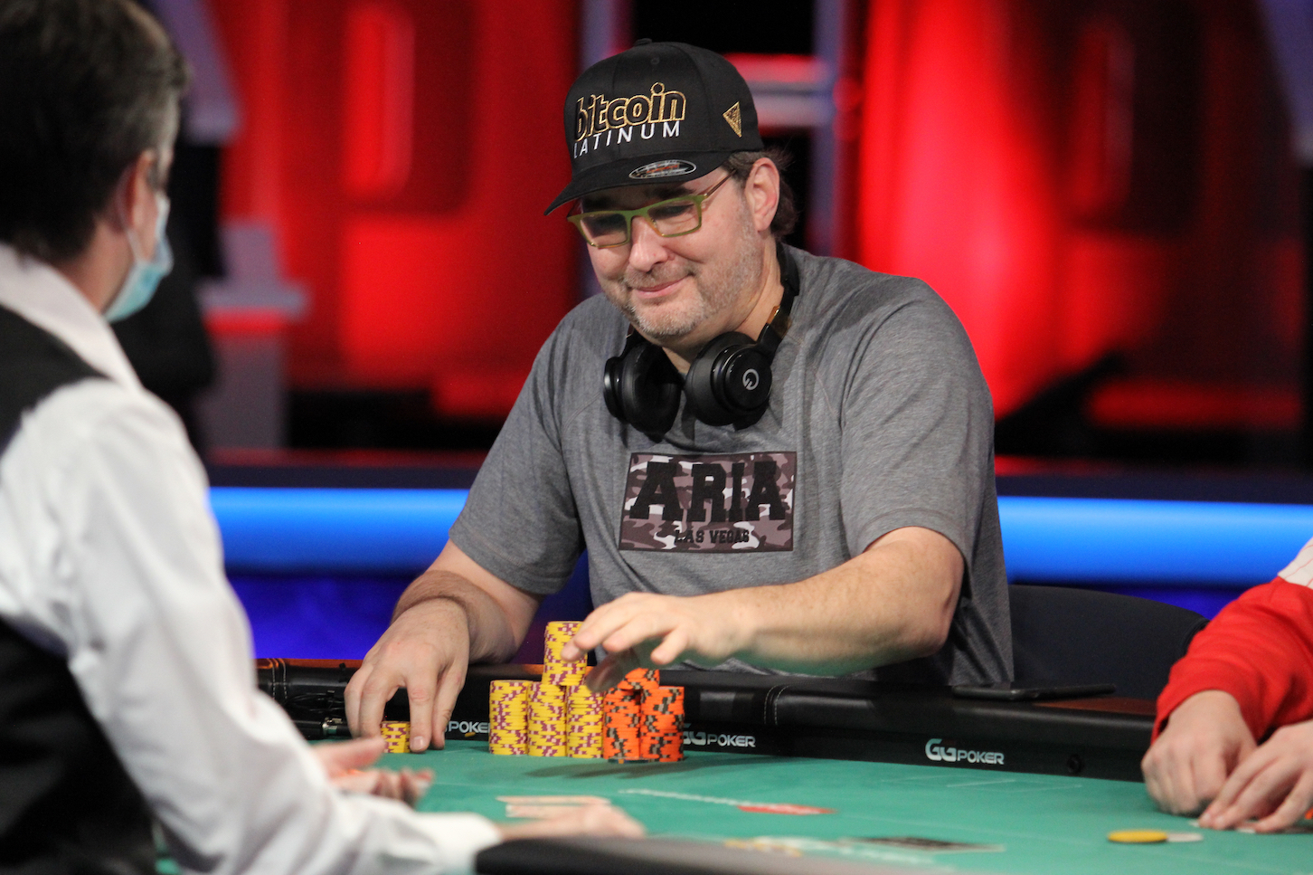 1747779320_original_Phil_Hellmuth_Folds.jpg