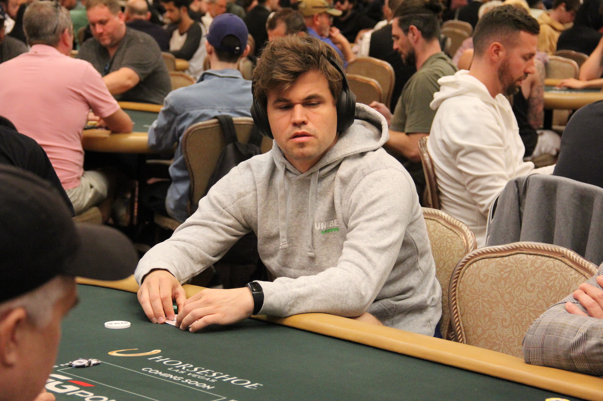 1747780946_original_Magnus_Carlsen_WSOP.JPG