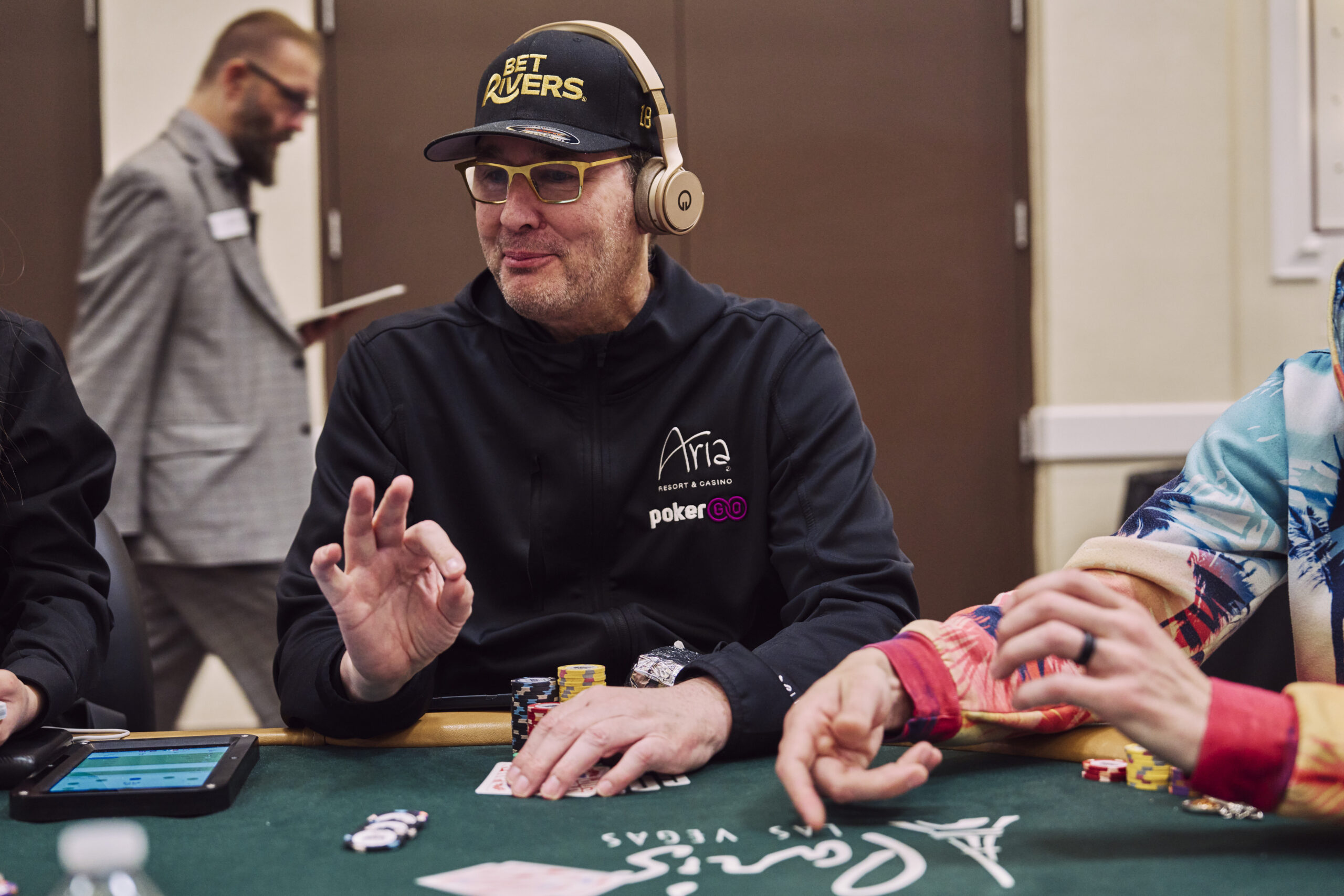 Phil Hellmuth Regularly Competes With Kevin Hart In Home Games