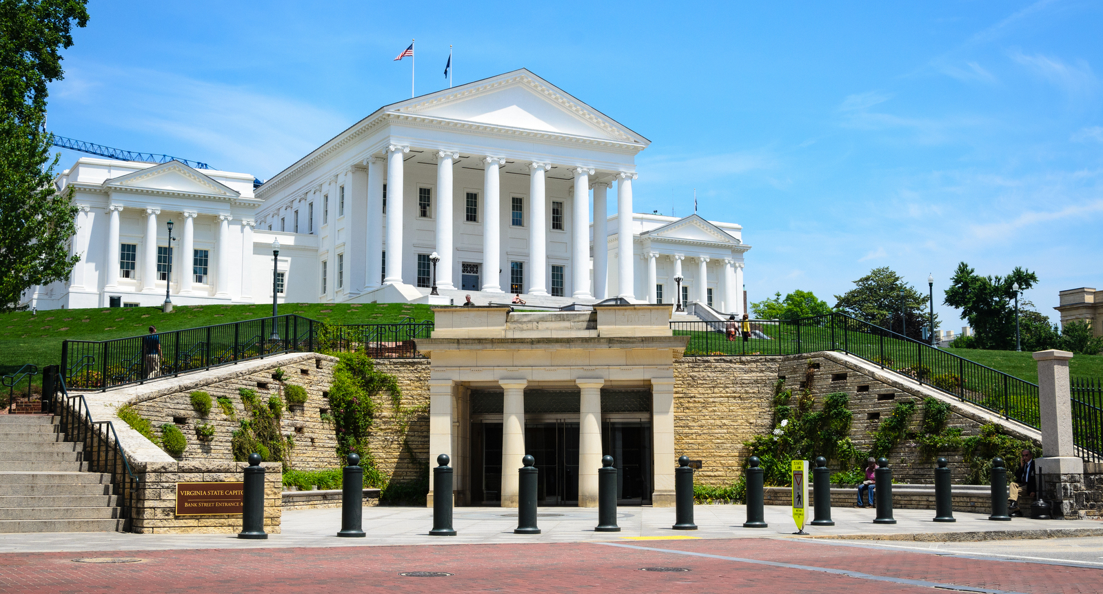 A picture of the Virginia state capitol