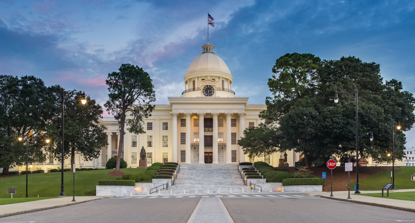 A picture of the Alabama state capitol in Montgomery