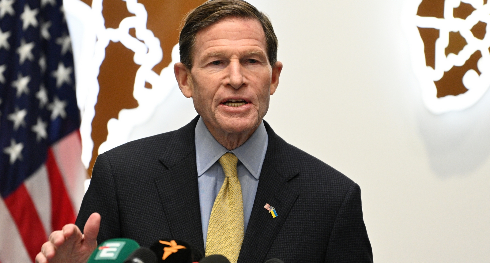 Senator Presses Sports Leagues On Game Integrity, Addiction, Prediction Market Deals