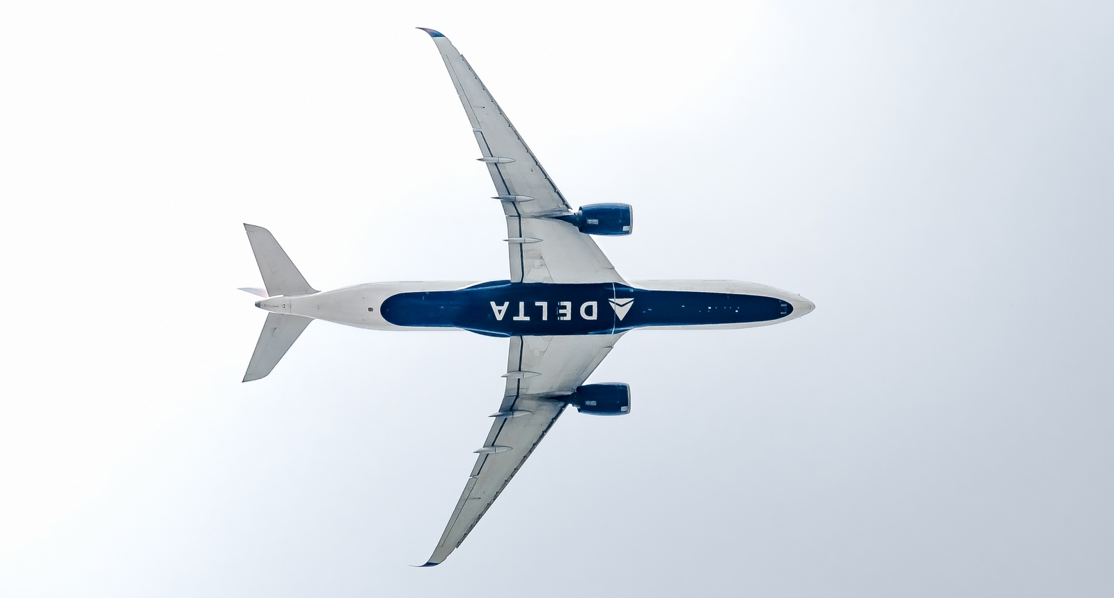 Delta Adds Free-To-Play Sports Games To Flights Via DraftKings